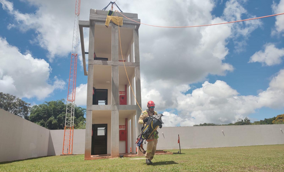 Bombeiros do Paraná participam pela 1ª vez de competição internacional de salvamento em altura