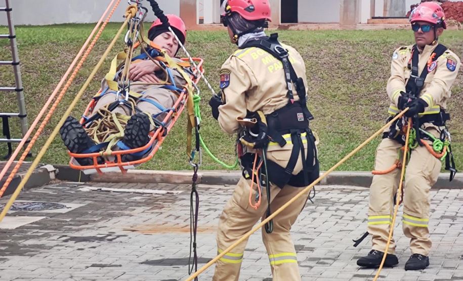 Bombeiros do Paraná participam pela 1ª vez de competição internacional de salvamento em altura