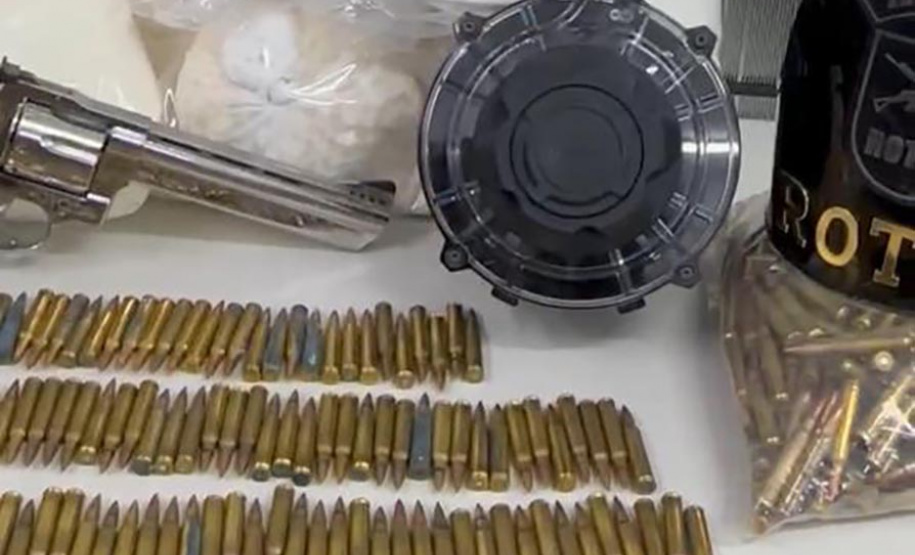 Polícia Militar apreende 30 quilos de cocaína e armas em casa suspeita em Curitiba