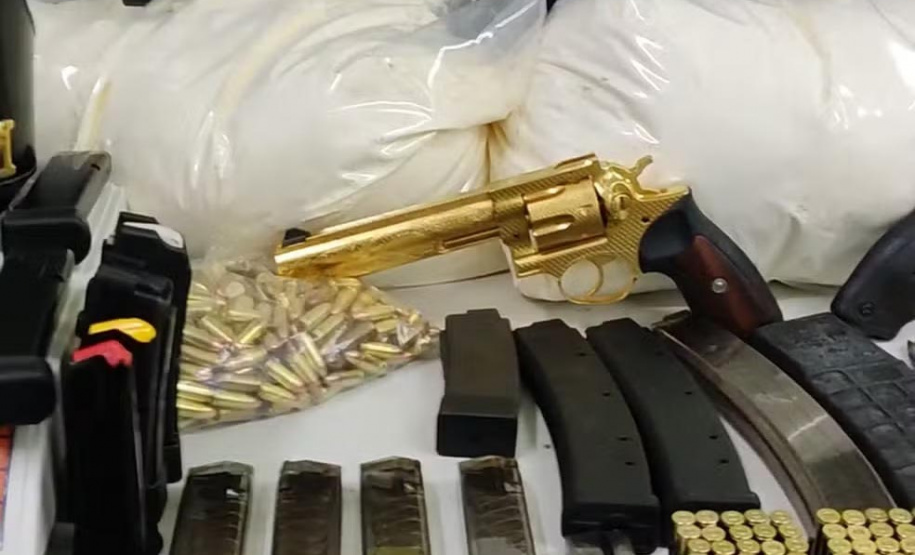 Polícia Militar apreende 30 quilos de cocaína e armas em casa suspeita em Curitiba