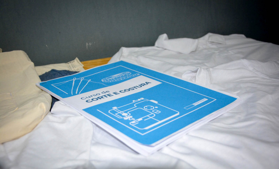 Polícia Penal forma detentos em curso profissionalizante de Corte e Costura