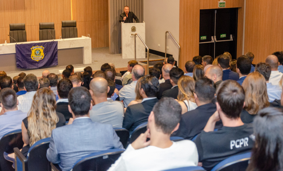 PCPR e PRF promovem palestra sobre gestão pública para 130 delegados em Curitiba
