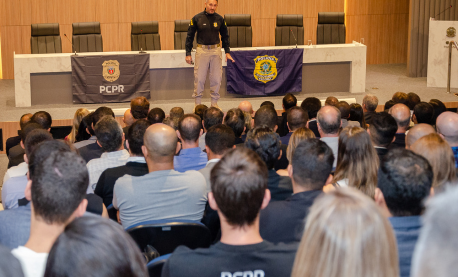 PCPR e PRF promovem palestra sobre gestão pública para 130 delegados em Curitiba