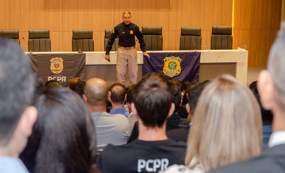 PCPR e PRF promovem palestra sobre gestão pública para 130 delegados em Curitiba