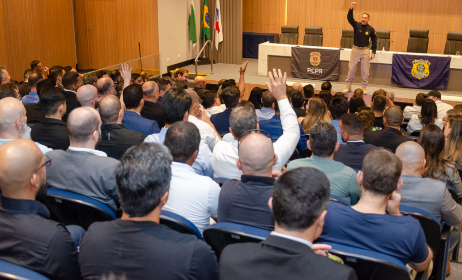 PCPR e PRF promovem palestra sobre gestão pública para 130 delegados em Curitiba