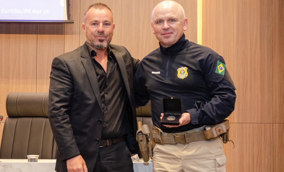 PCPR e PRF promovem palestra sobre gestão pública para 130 delegados em Curitiba