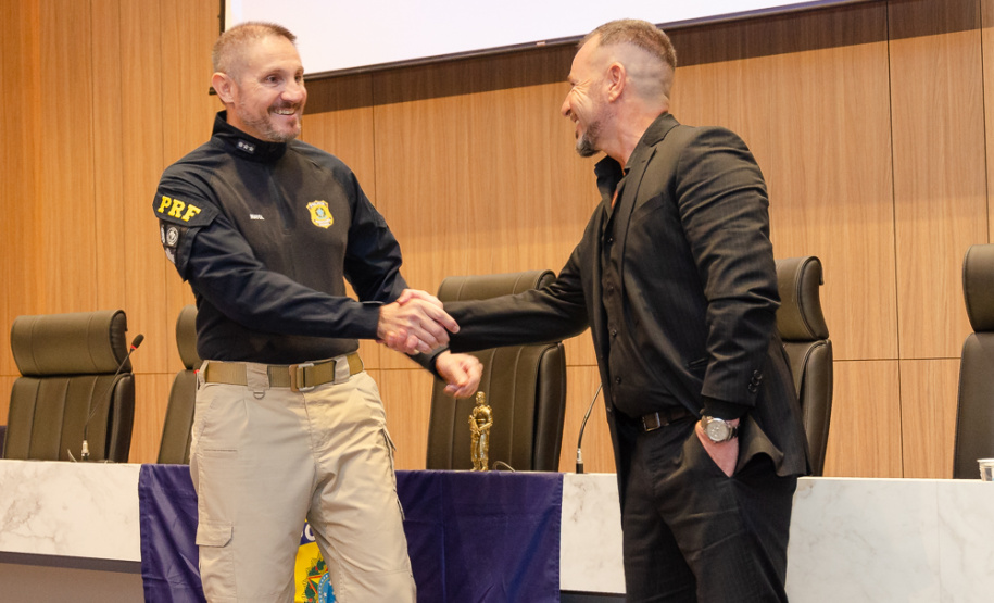 PCPR e PRF promovem palestra sobre gestão pública para 130 delegados em Curitiba