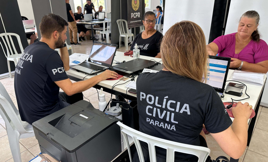 Após Vitorino e Araucária, PCPR na Comunidade chega à Ilha do Mel e Campo Magro