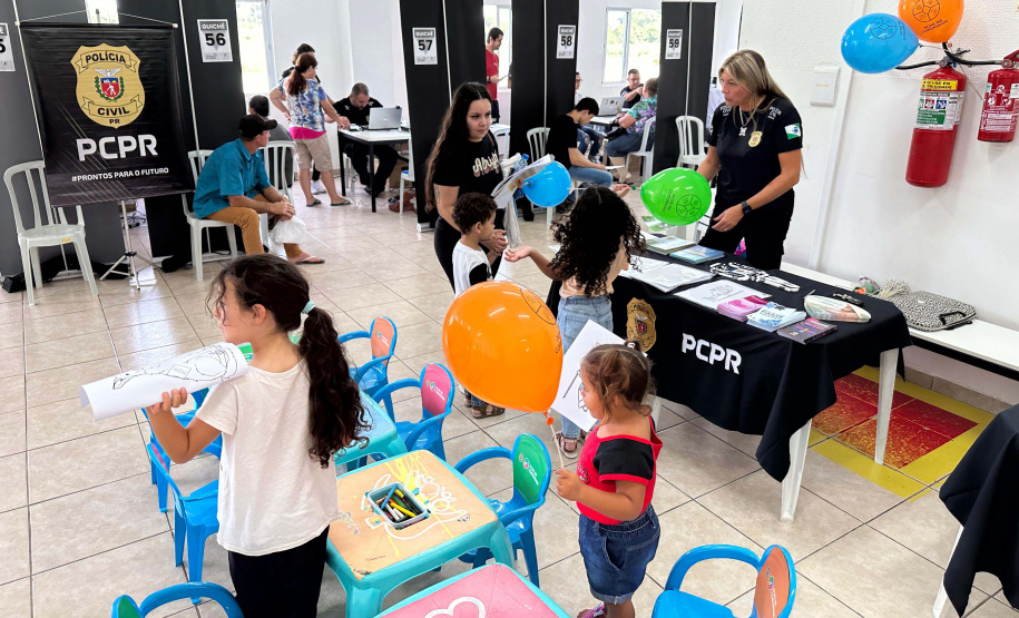 Após Vitorino e Araucária, PCPR na Comunidade chega à Ilha do Mel e Campo Magro