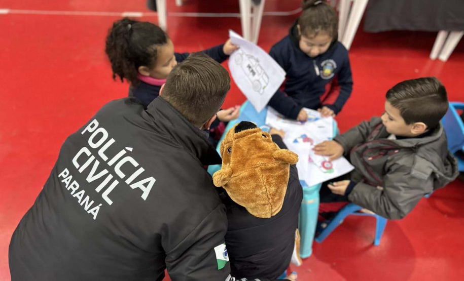 Após Vitorino e Araucária, PCPR na Comunidade chega à Ilha do Mel e Campo Magro
