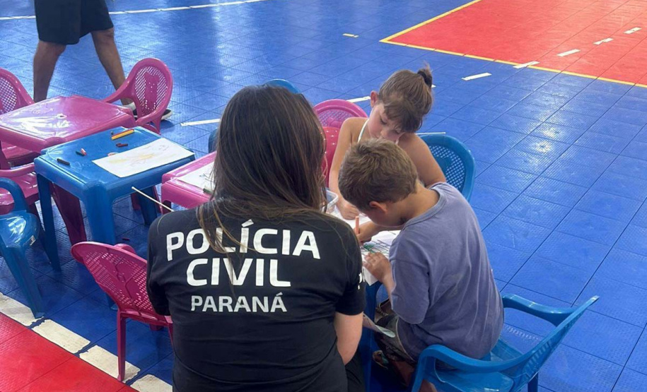 Após Vitorino e Araucária, PCPR na Comunidade chega à Ilha do Mel e Campo Magro