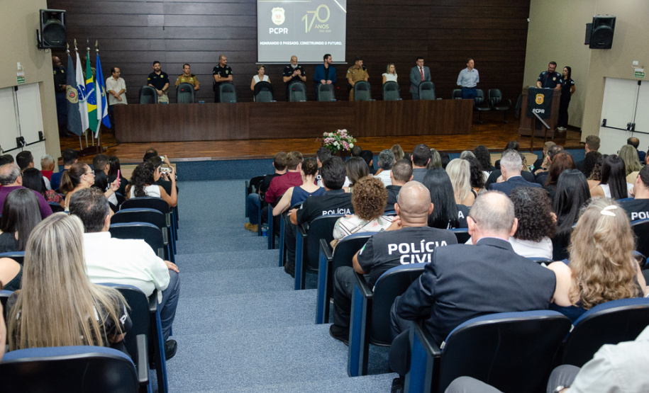 PCPR realiza entrega de medalhas de serviço policial para servidores das Subdivisões Policiais de Ponta Grossa e Telêmaco Borba
