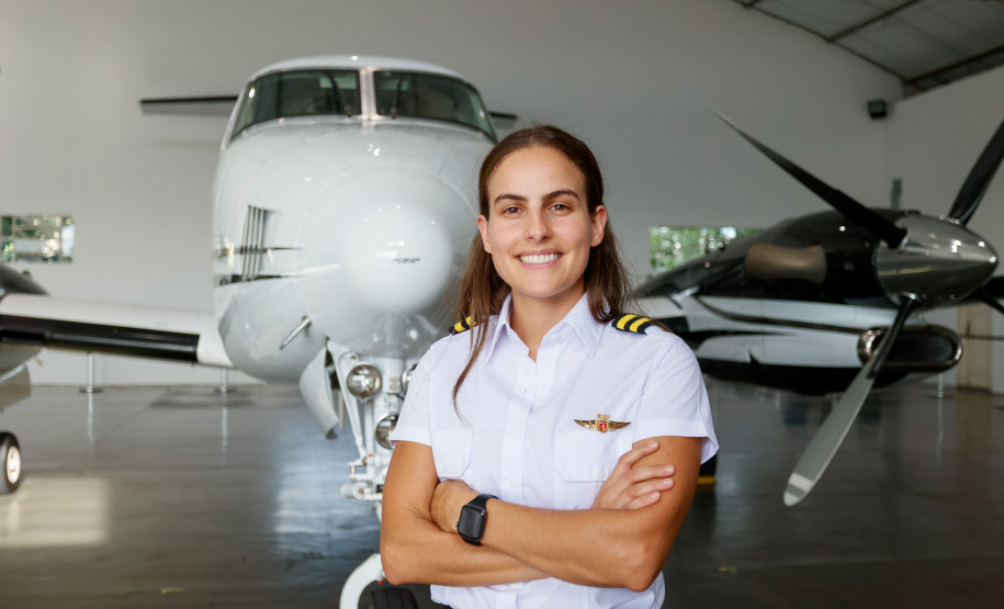 Primeira copiloto mulher da Casa Militar tem brevê para guiar aviões e helicópteros