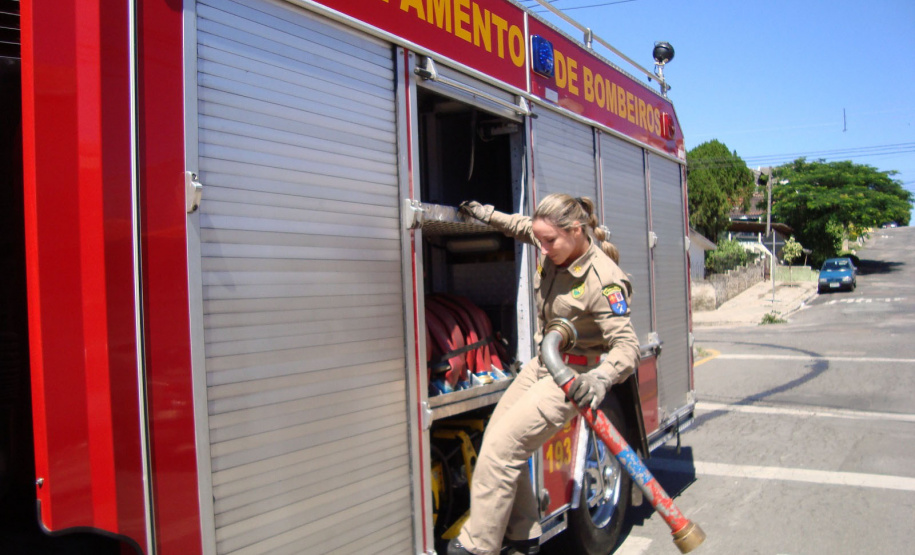 Terra, mar e ar: bombeira de Cascavel é referência de salvamento em qualquer lugar