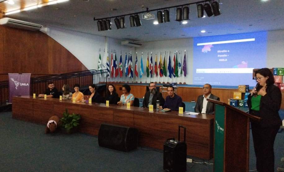 Livro de poesias criadas em unidades penais é publicado em projeto de extensão da Unila, em parceria com a Polícia Penal