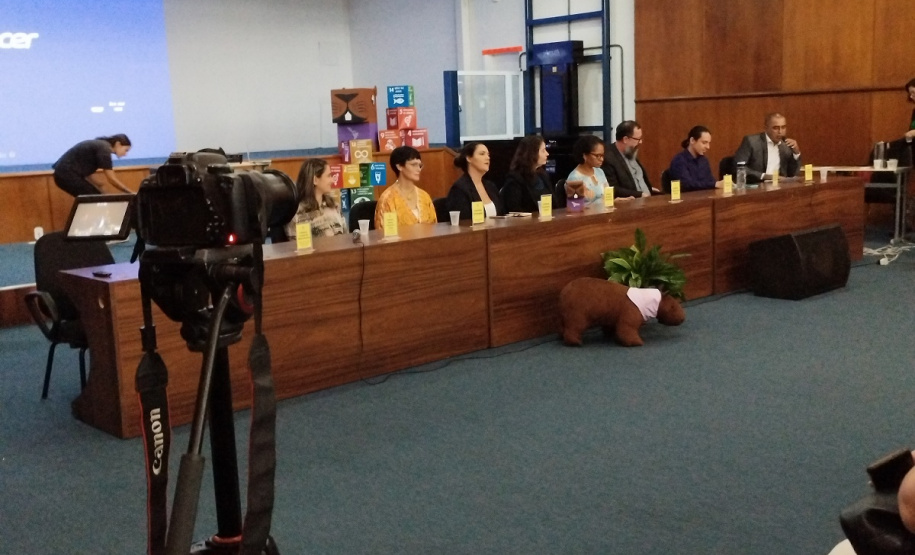 Livro de poesias criadas em unidades penais é publicado em projeto de extensão da Unila, em parceria com a Polícia Penal