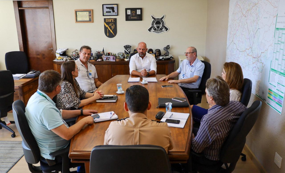 Autoridades políticas fazem visita na Secretaria da Segurança Pública do Paraná
