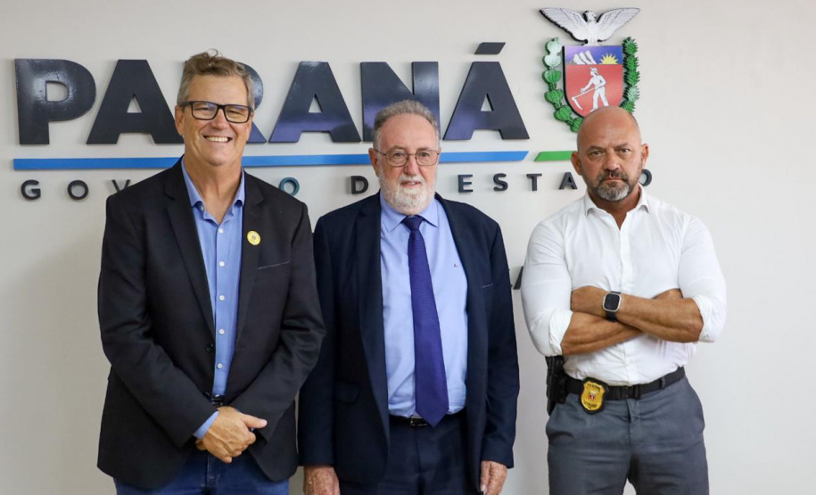 Autoridades políticas fazem visita na Secretaria da Segurança Pública do Paraná