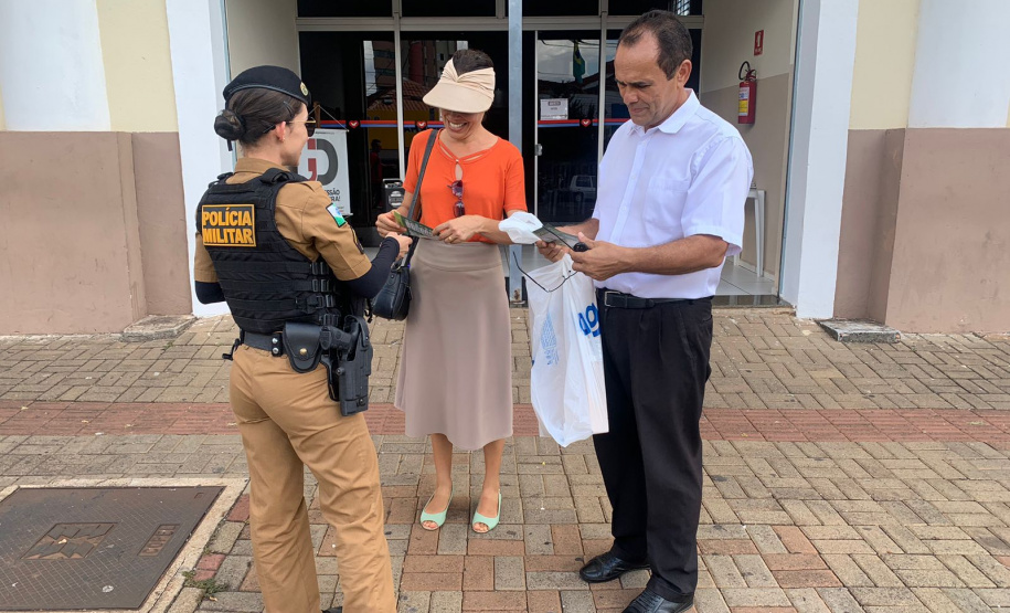 Polícia Militar do Paraná participa de ação contra a dengue em colégio em Cornélio Procópio