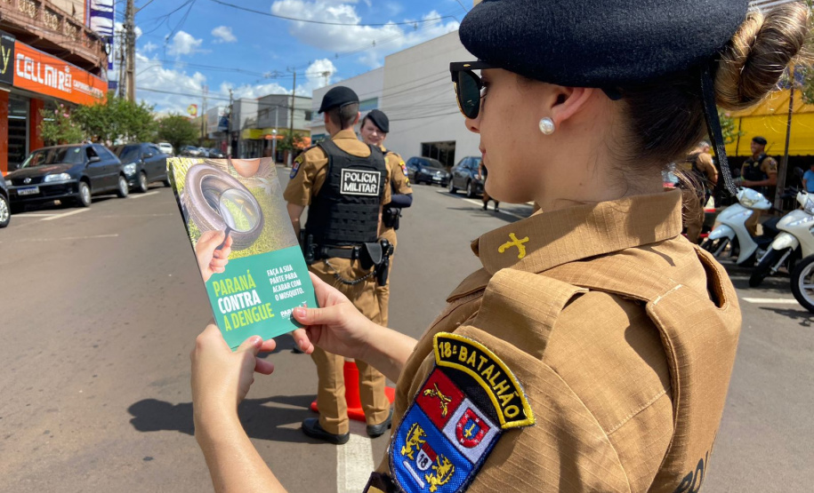 Polícia Militar do Paraná participa de ação contra a dengue em colégio em Cornélio Procópio