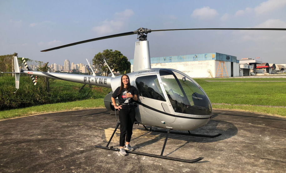 Primeira copiloto mulher da Casa Militar tem brevê para guiar aviões e helicópteros