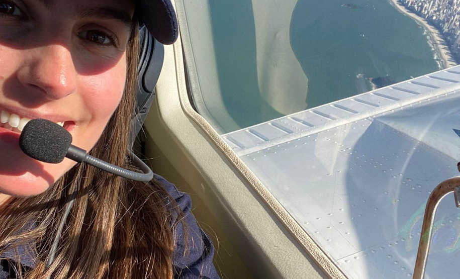 Primeira copiloto mulher da Casa Militar tem brevê para guiar aviões e helicópteros