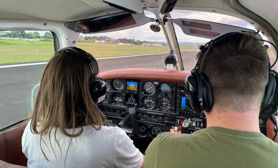 Primeira copiloto mulher da Casa Militar tem brevê para guiar aviões e helicópteros