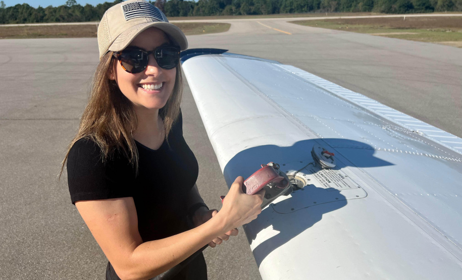 Primeira copiloto mulher da Casa Militar tem brevê para guiar aviões e helicópteros