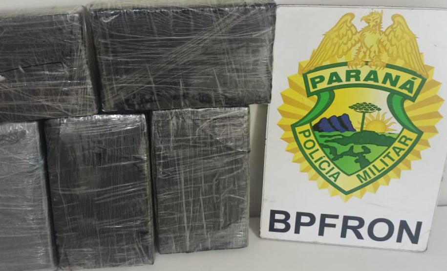Polícia Militar do Paraná apreende 5 quilos de cocaína em ônibus na BR-277