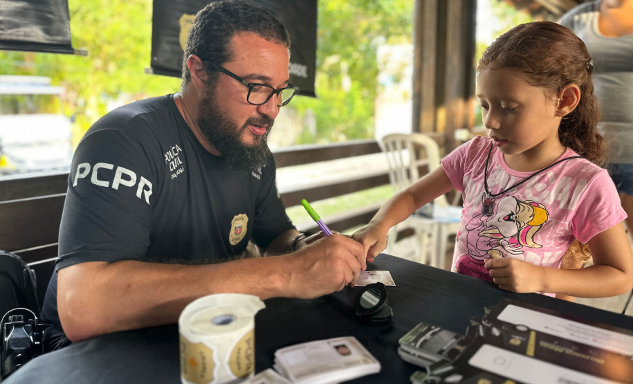 PCPR na Comunidade leva serviços gratuitos para mais de 400 pessoas na Ilha do Mel