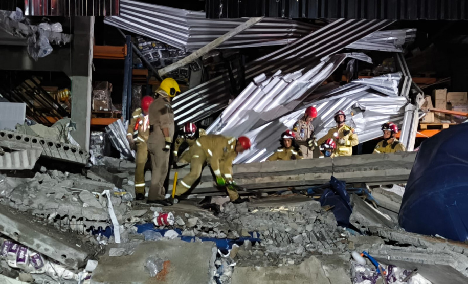 Corpo de Bombeiros atende acidente em supermercado de Pontal do Paraná