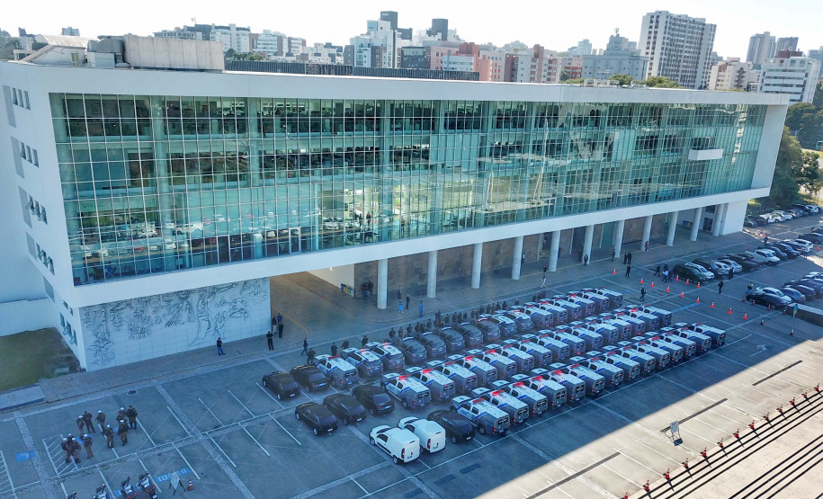 Governador entrega 225 novas viaturas e 1,4 mil coletes balísticos à Polícia Penal