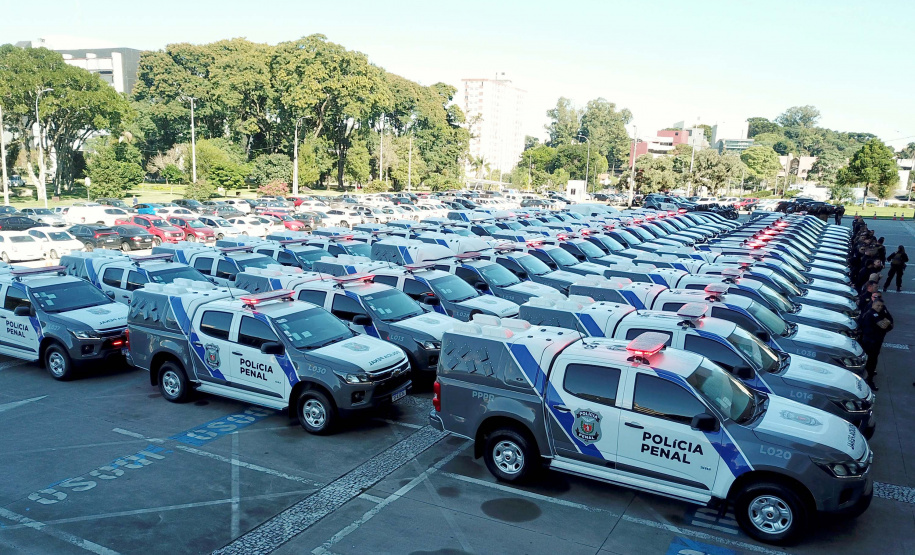 Governador entrega 225 novas viaturas e 1,4 mil coletes balísticos à Polícia Penal