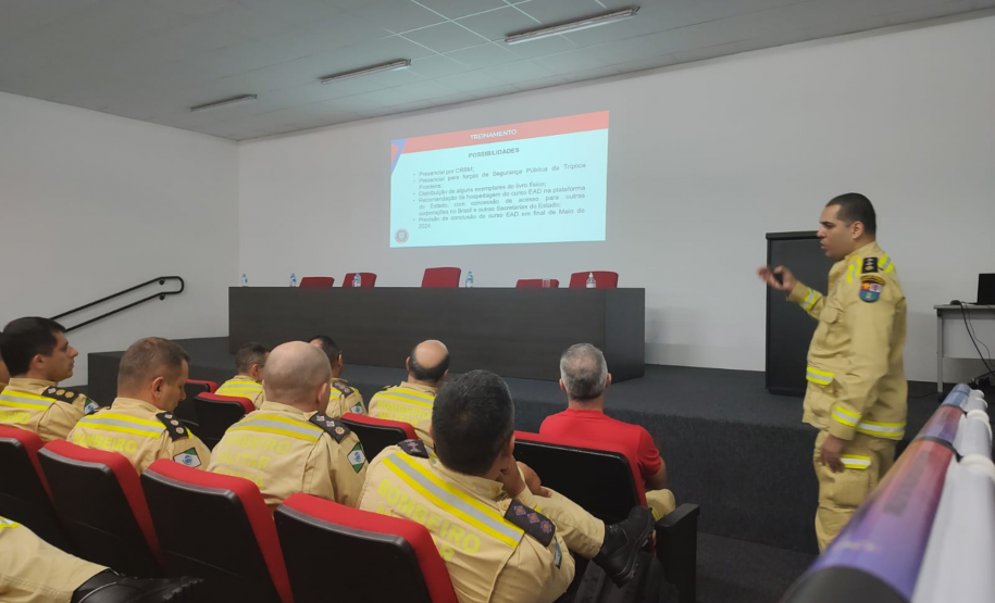 Major do Corpo de Bombeiros apresenta manual de atendimento a pessoas autistas