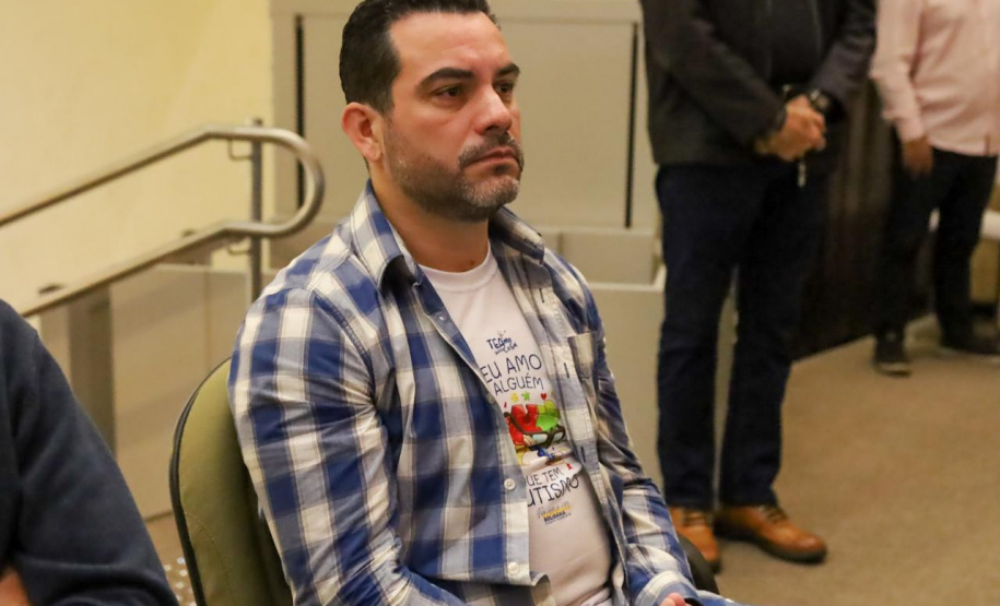 Encontro sobre Autismo reúne mais de 100 pessoas no auditório da Sesp