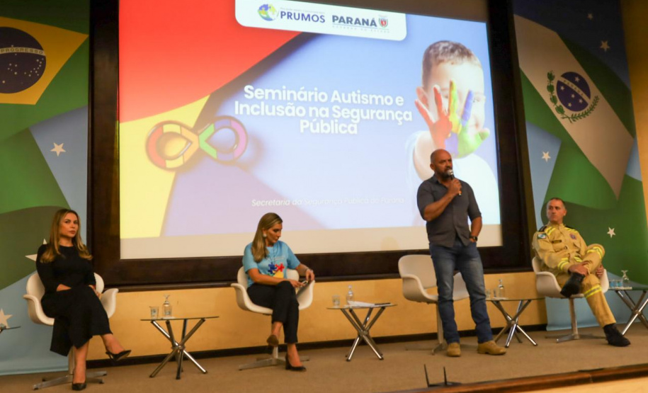 Encontro sobre Autismo reúne mais de 100 pessoas no auditório da Sesp