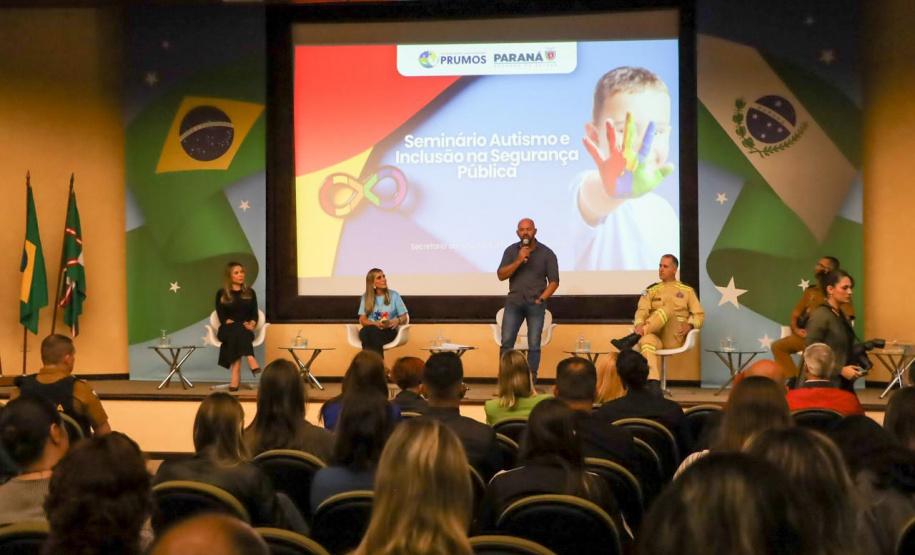 Encontro sobre Autismo reúne mais de 100 pessoas no auditório da Sesp