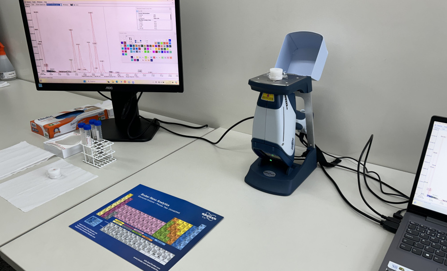 Polícia Científica do Paraná recebe novo equipamento de análise química de amostras