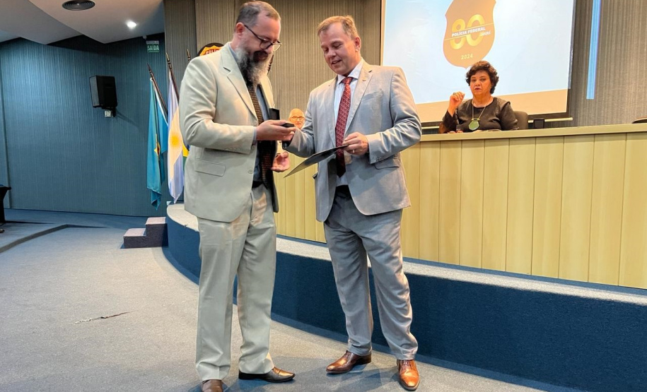 Polícia Penal é homenageada em evento comemorativo aos 80 anos da Polícia Federal em Foz do Iguaçu