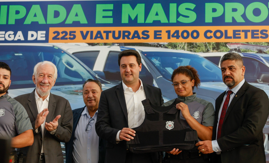 Governador entrega 225 novas viaturas e 1,4 mil coletes balísticos à Polícia Penal