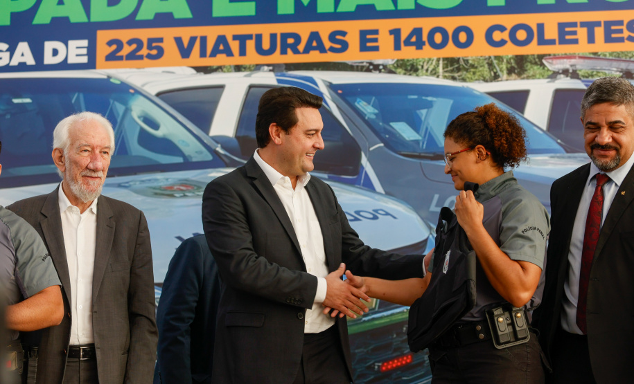 Governador entrega 225 novas viaturas e 1,4 mil coletes balísticos à Polícia Penal