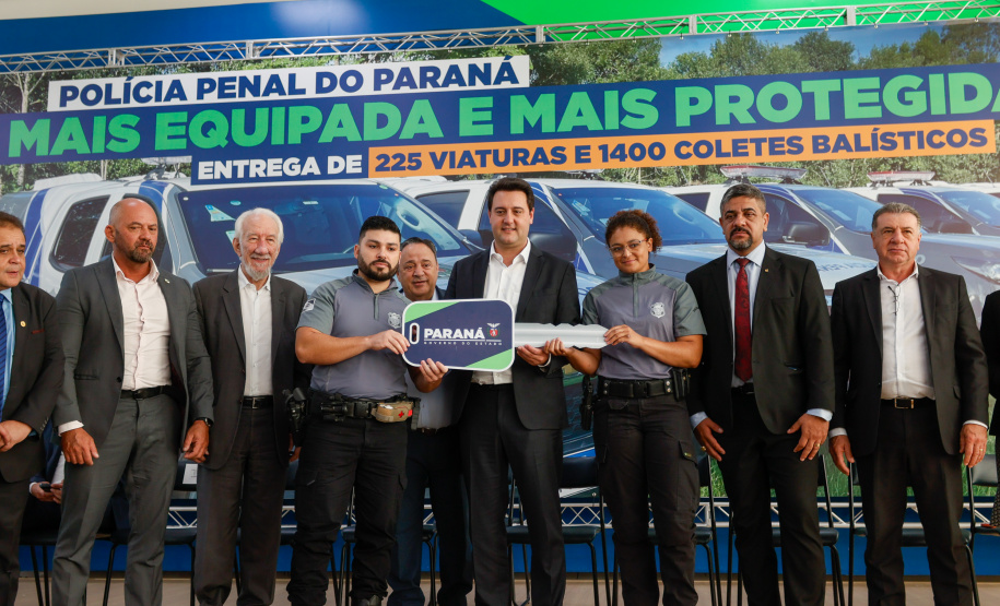 Governador entrega 225 novas viaturas e 1,4 mil coletes balísticos à Polícia Penal