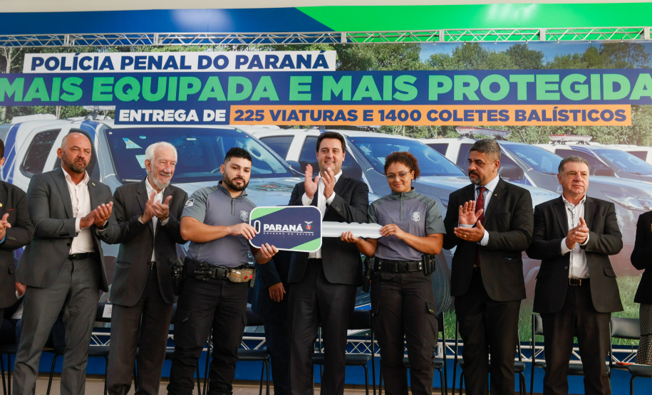 Governador entrega 225 novas viaturas e 1,4 mil coletes balísticos à Polícia Penal