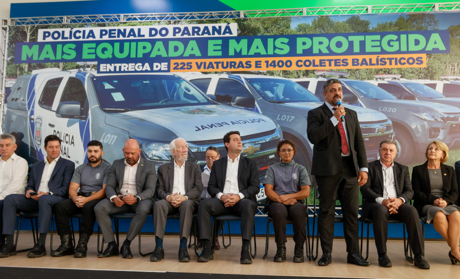 Governador entrega 225 novas viaturas e 1,4 mil coletes balísticos à Polícia Penal