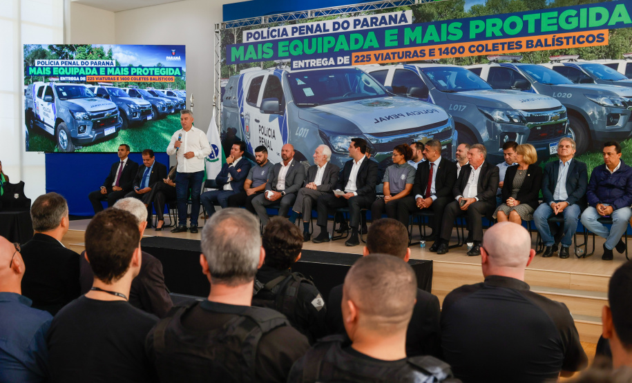 Governador entrega 225 novas viaturas e 1,4 mil coletes balísticos à Polícia Penal