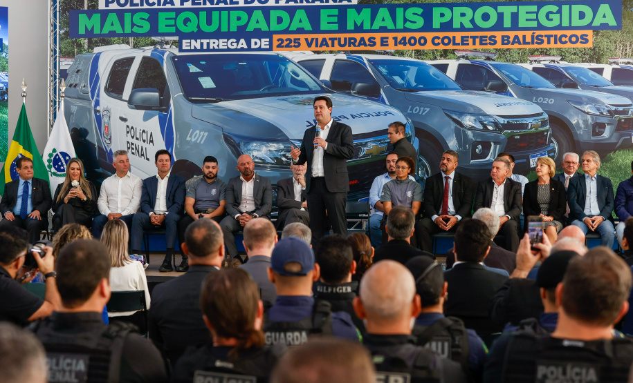 Governador entrega 225 novas viaturas e 1,4 mil coletes balísticos à Polícia Penal
