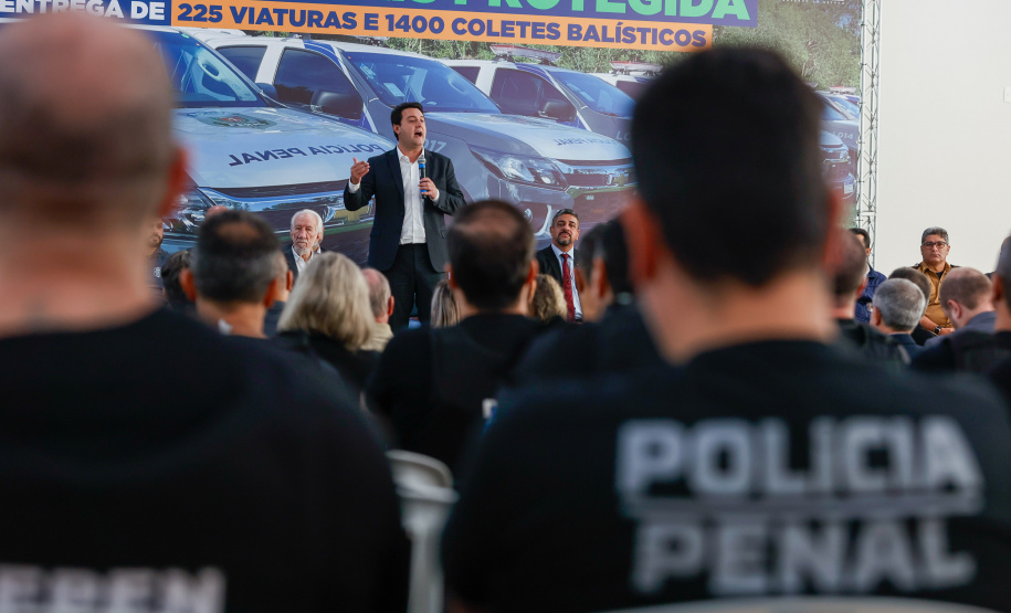 Governador entrega 225 novas viaturas e 1,4 mil coletes balísticos à Polícia Penal