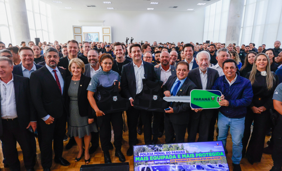 Governador entrega 225 novas viaturas e 1,4 mil coletes balísticos à Polícia Penal