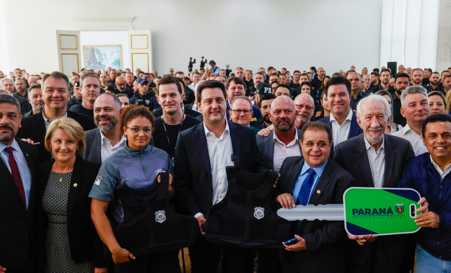 Governador entrega 225 novas viaturas e 1,4 mil coletes balísticos à Polícia Penal