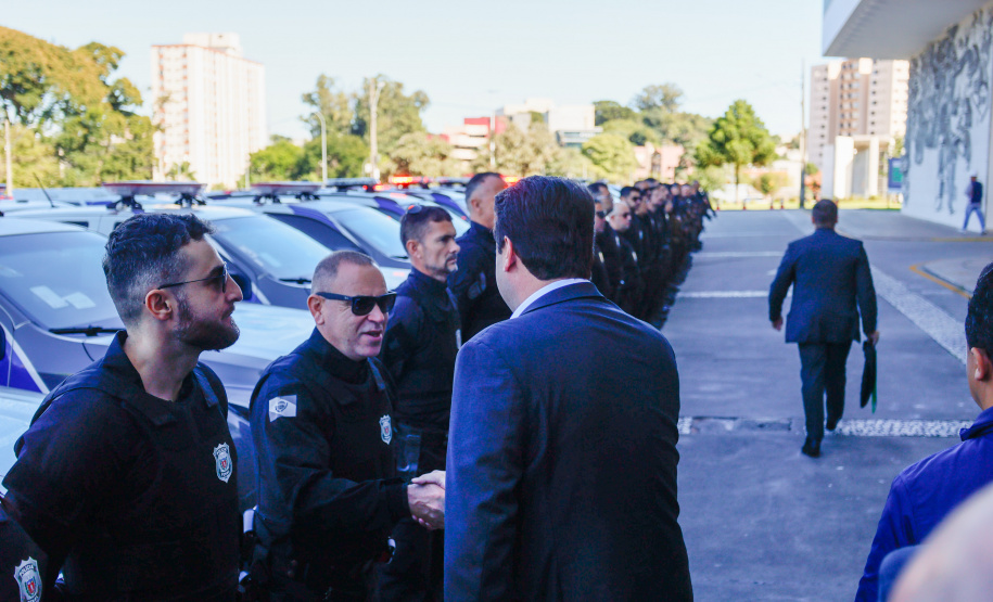 Governador entrega 225 novas viaturas e 1,4 mil coletes balísticos à Polícia Penal